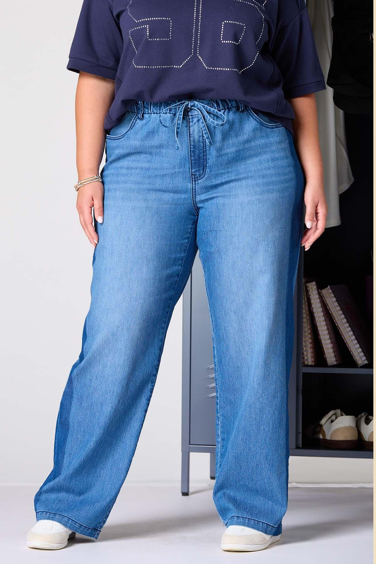 Plus Size Varsity Side Stripe Jeans | Cato Fashions