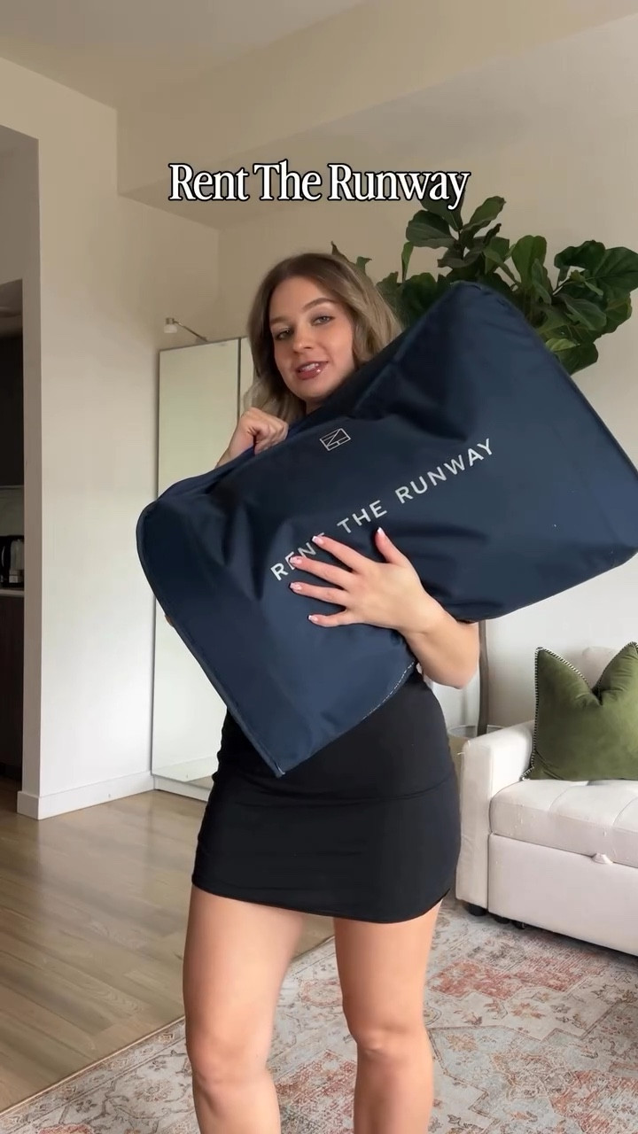 Consider me addicted to @renttherunway I’m already waiting on my second shipment 😏 I can’t wait to show you what I got next ✨ #renttherunway #rentclothes