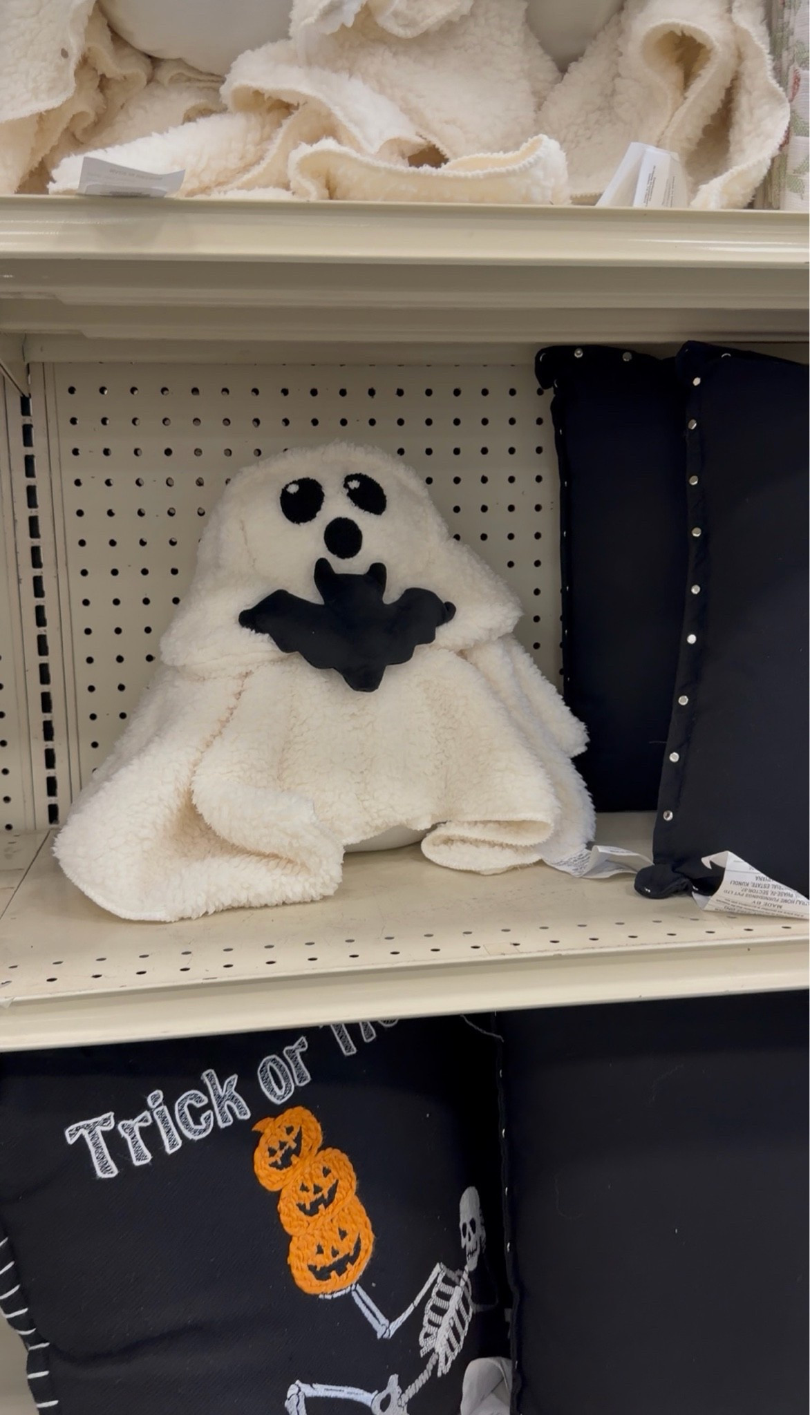 #halloween #halloweendecor #cutepillow

#LTKSeasonal