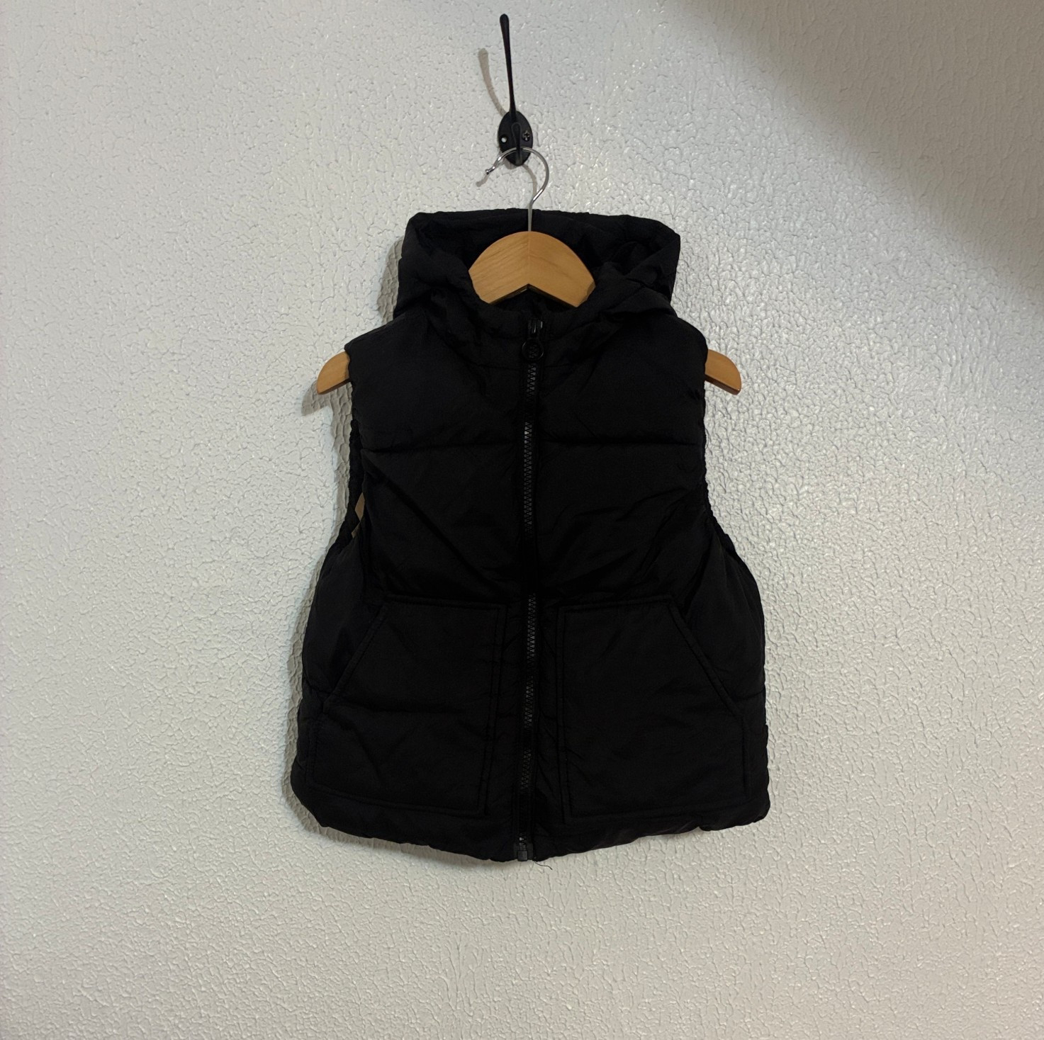 Thrift finds | One of my favorite things to thrift for kids 👌 A simple hooded puffer vest like this Zara one layers easily, lasts through multiple seasons, and holds up so well secondhand.
Budget-friendly, practical, and perfect for everyday wear.

#LTKmomlife #LTKdayinmylife #LTKKids