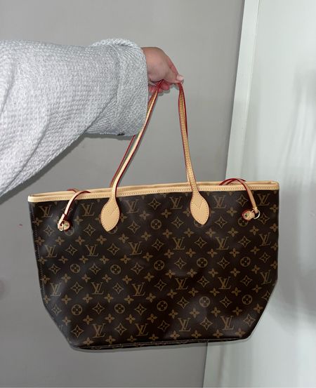 LV neverfull bag on a budget(less than $100) the PERFECT summer bag #lv #neverfull #boujeeonabudget #designerforless #dhg 

#LTKSaleAlert #LTKFindsUnder50 #LTKFindsUnder100