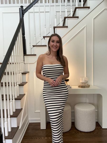 Love this easy strapless striped dress. So versatile and flattering
Medium in dress 

#LTKstyletip