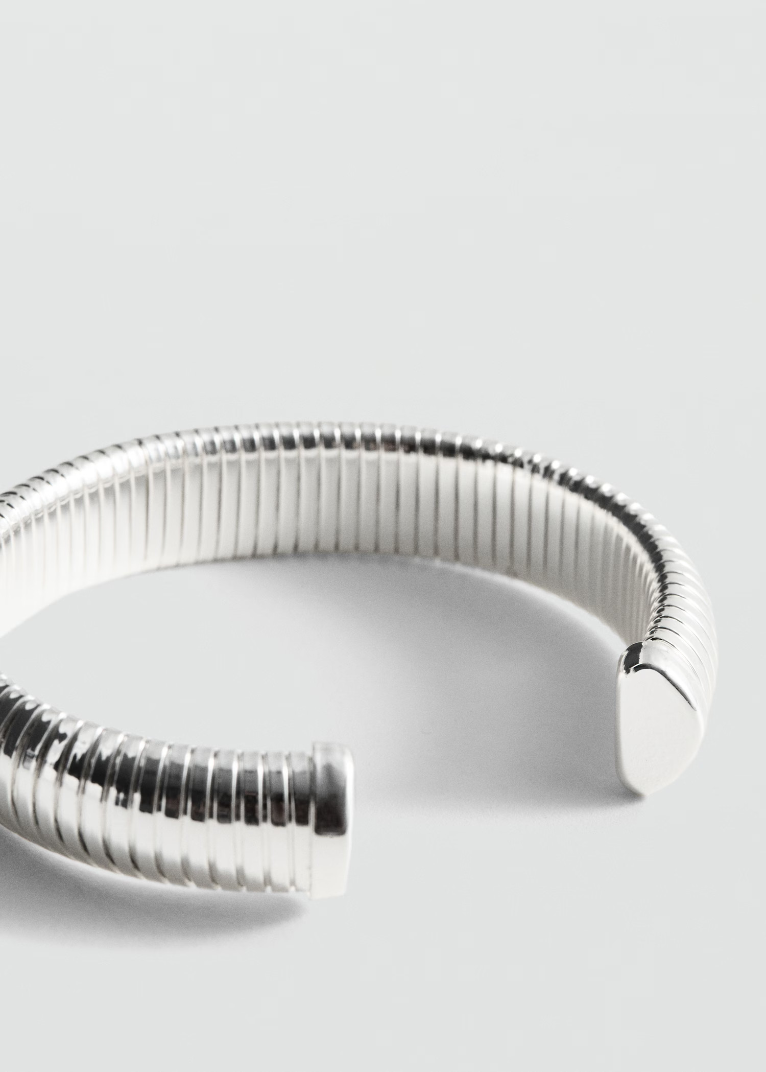 Rigid textured bracelet - Women | MANGO USA | Mango (US/MX/AU)