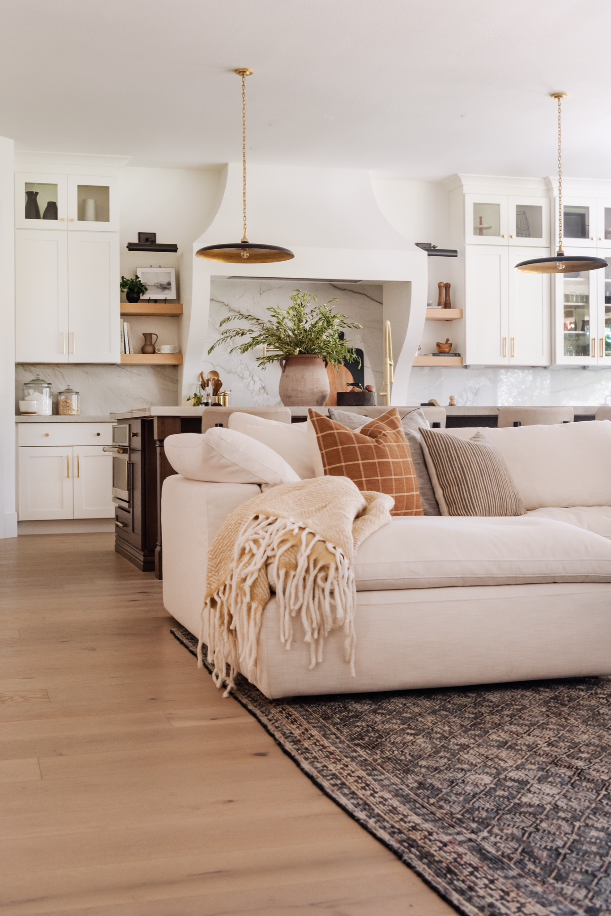 Shop our #CONTEMPORARYCASA project here!

#LTKhome #LTKHoliday #LTKGiftGuide