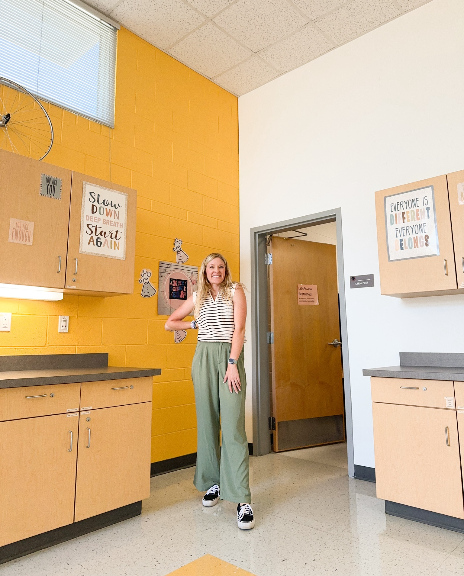 Quick! This top is currently 31% off and under $20. Great transitioning staple ✨

#LTKSaleAlert #LTKBacktoSchool #LTKActive