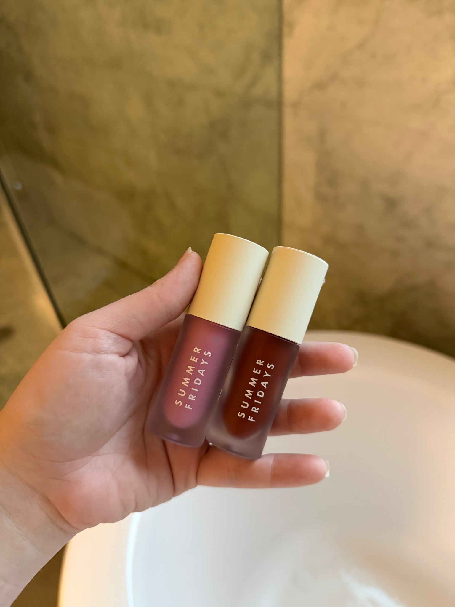 amazing stocking stuffer idea!!!! summer fridays dream lip oil is SO GOOD and not sticky! 30% off rn for cyber monday! 

#LTKBeauty #LTKCyberWeek #LTKGiftGuide