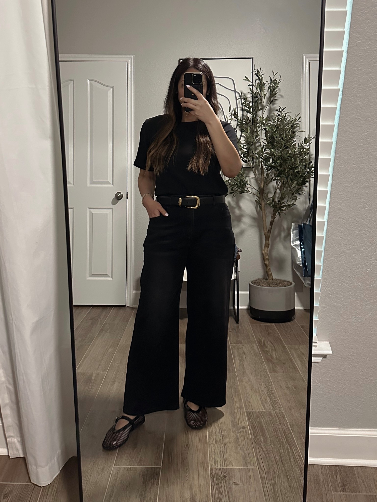 Easy Everyday Outfit 🖤

#LTKootd #LTKOver40 #LTKMidsize