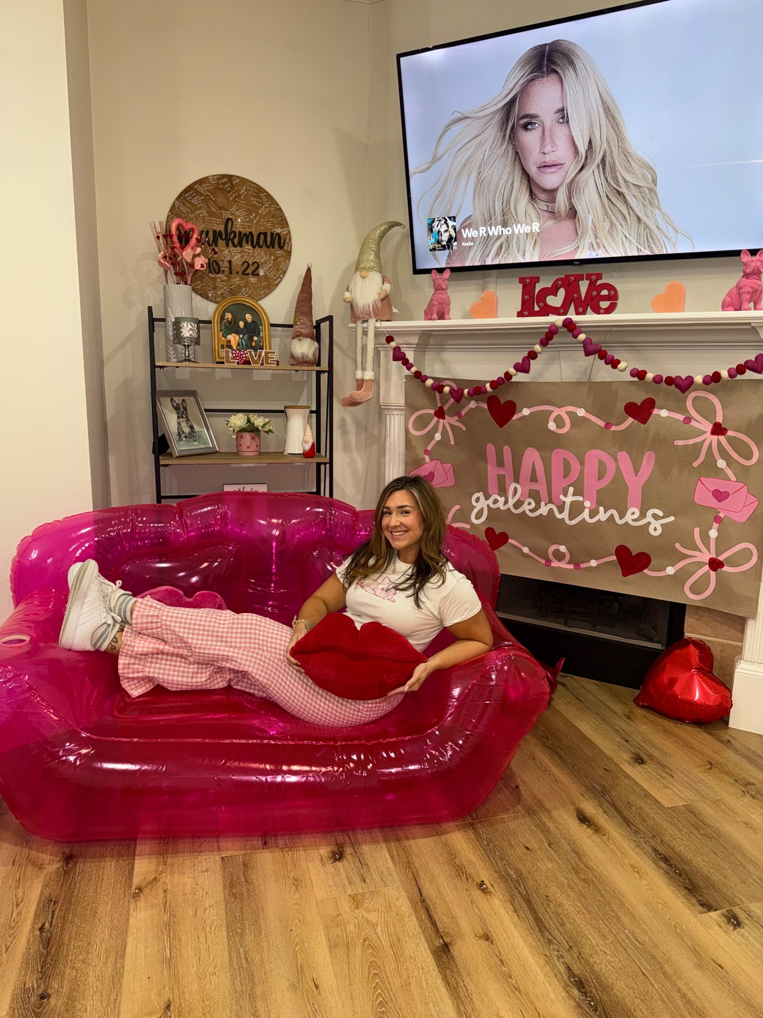 The CUTEST Valentine Decor!🩷

#valentines #valentinedecor #girlsnight

#LTKHome #LTKSeasonal