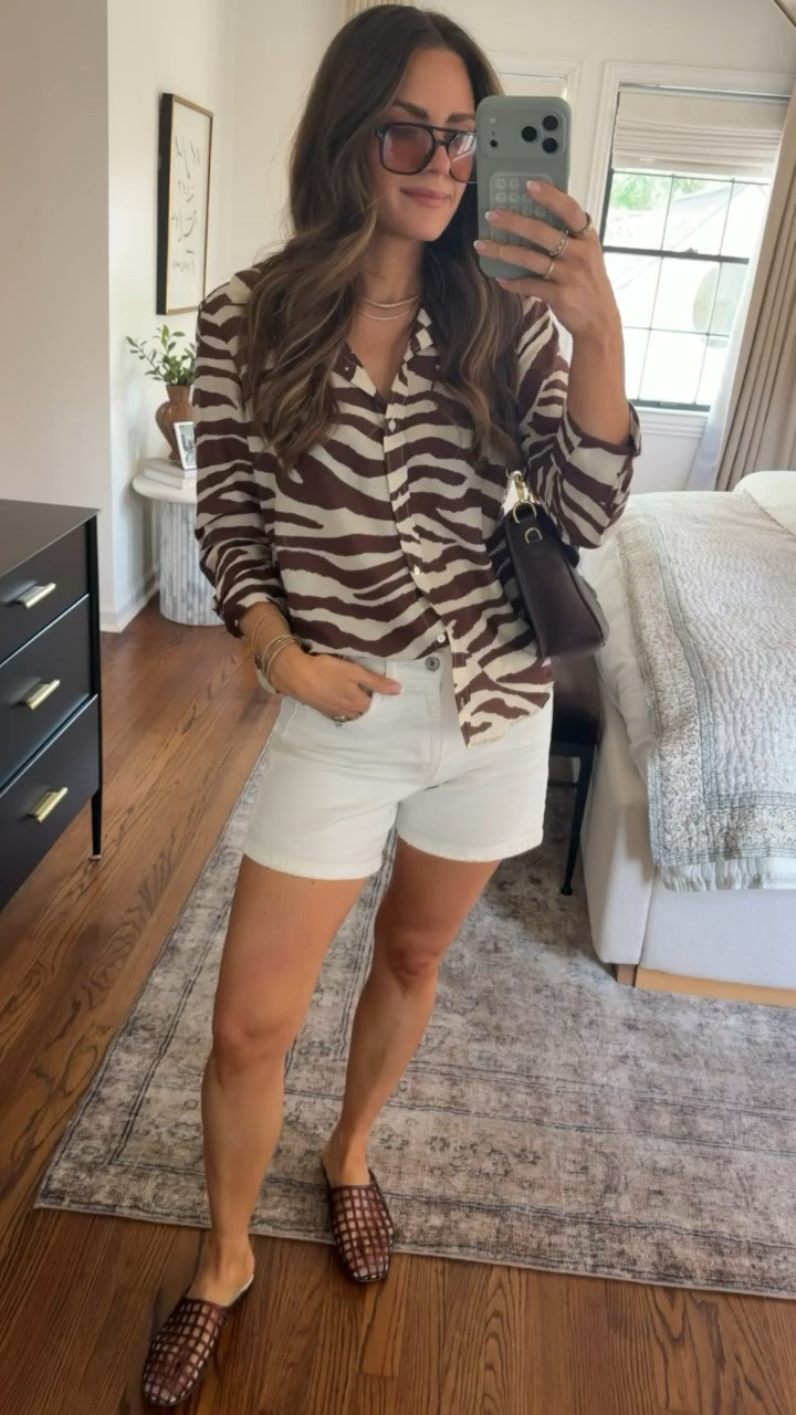 OOTD - easy summer outfit 🤎 my shorts are on sale that ends tonight!!

code: LAURENROSCOPF for @Vivrelle 

#LTKootd
