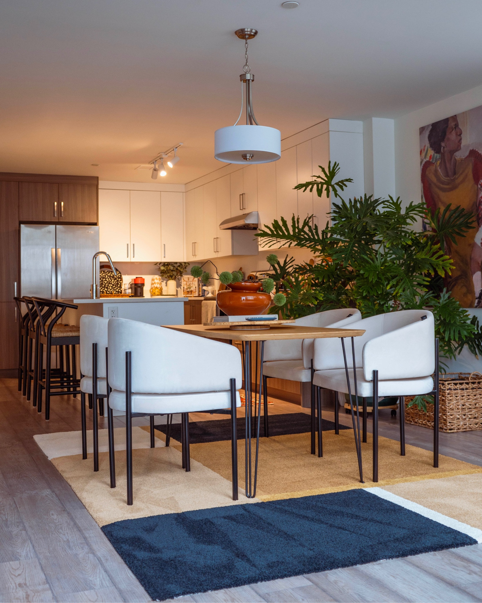 #lionhunterloft dining area


#LTKover40 #LTKhome #LTKSeasonal