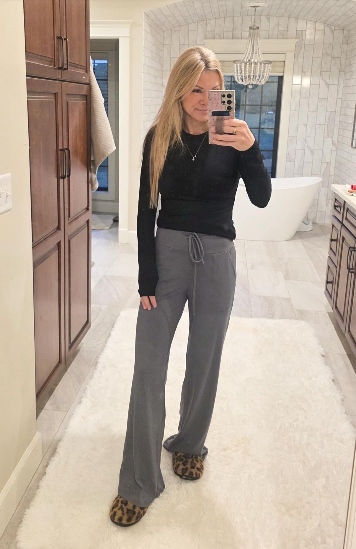 Fitted long sleeve with lounge pantss

#LTKSeasonal #LTKActive #LTKStyleTip