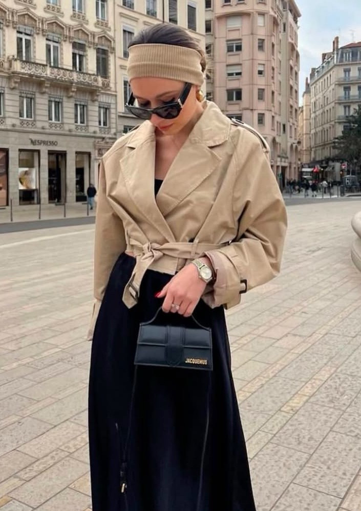 Cropped trench coat 
Black maxi skirt 
Black jacquemus bag 
Beige head band 

#LTKPetite #LTKStyleTip #LTKItBag