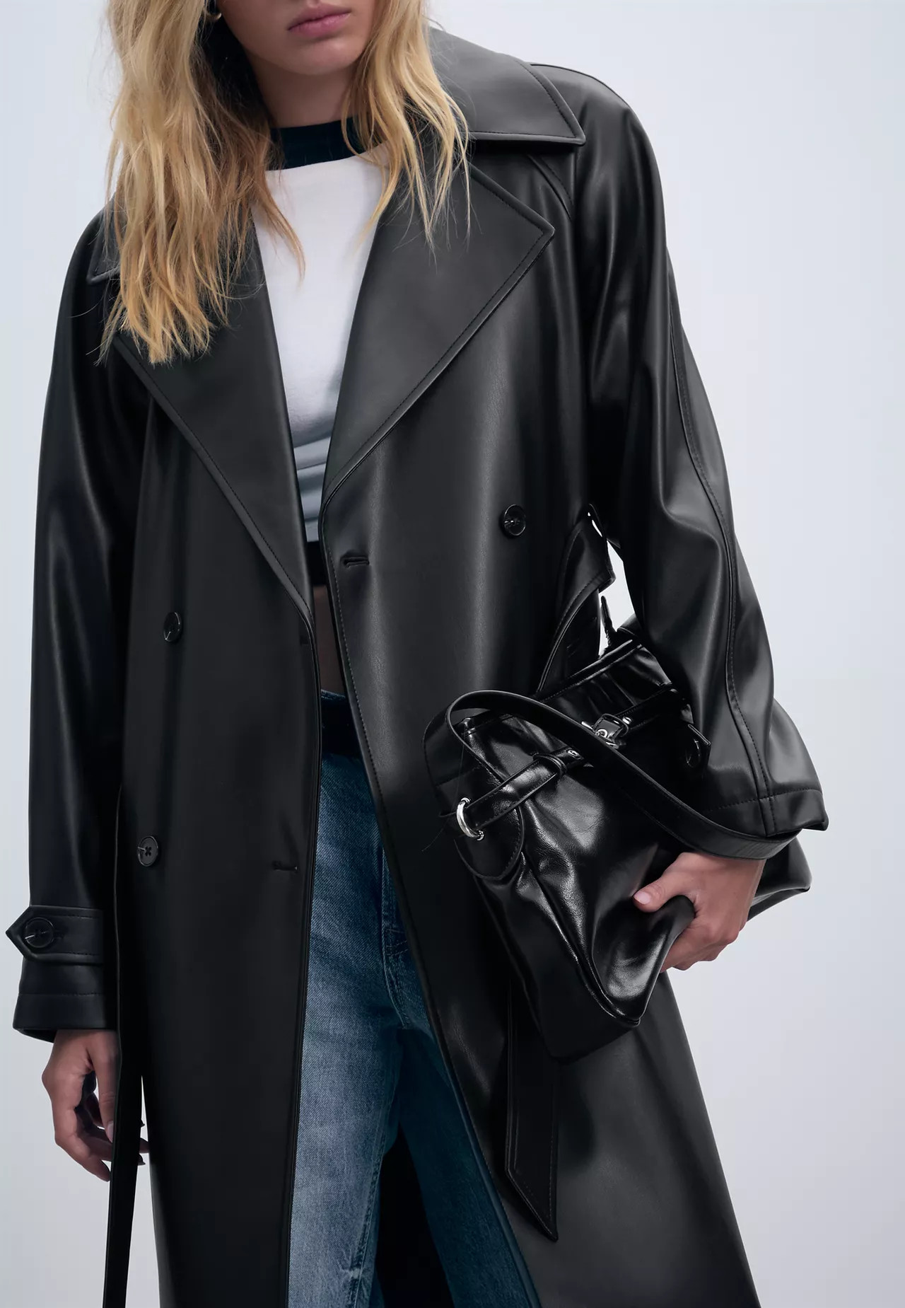 Langer Trenchcoat aus Kunstleder | Stradivarius DE
