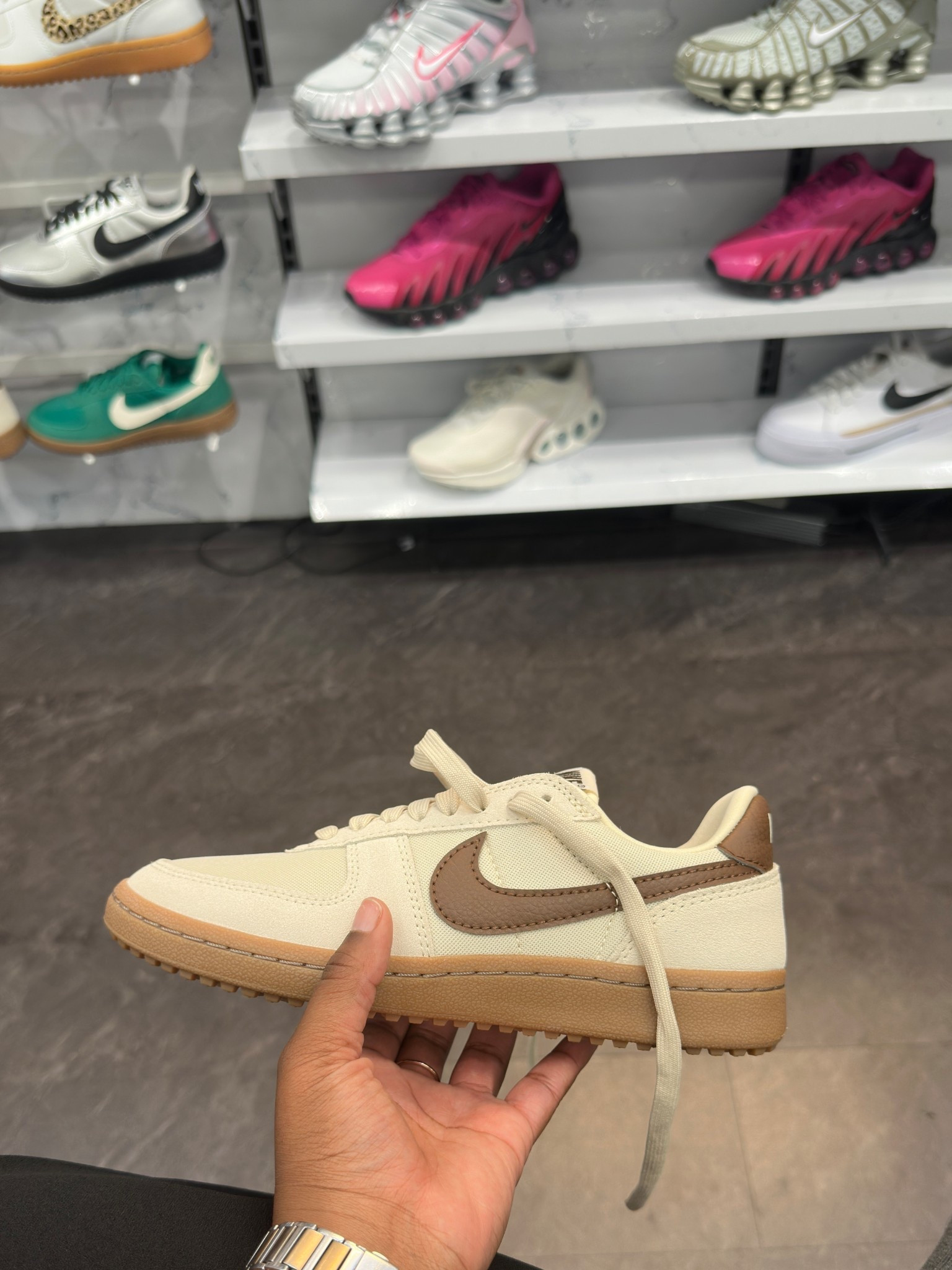 New sneakers 🤎 perfect for fall 