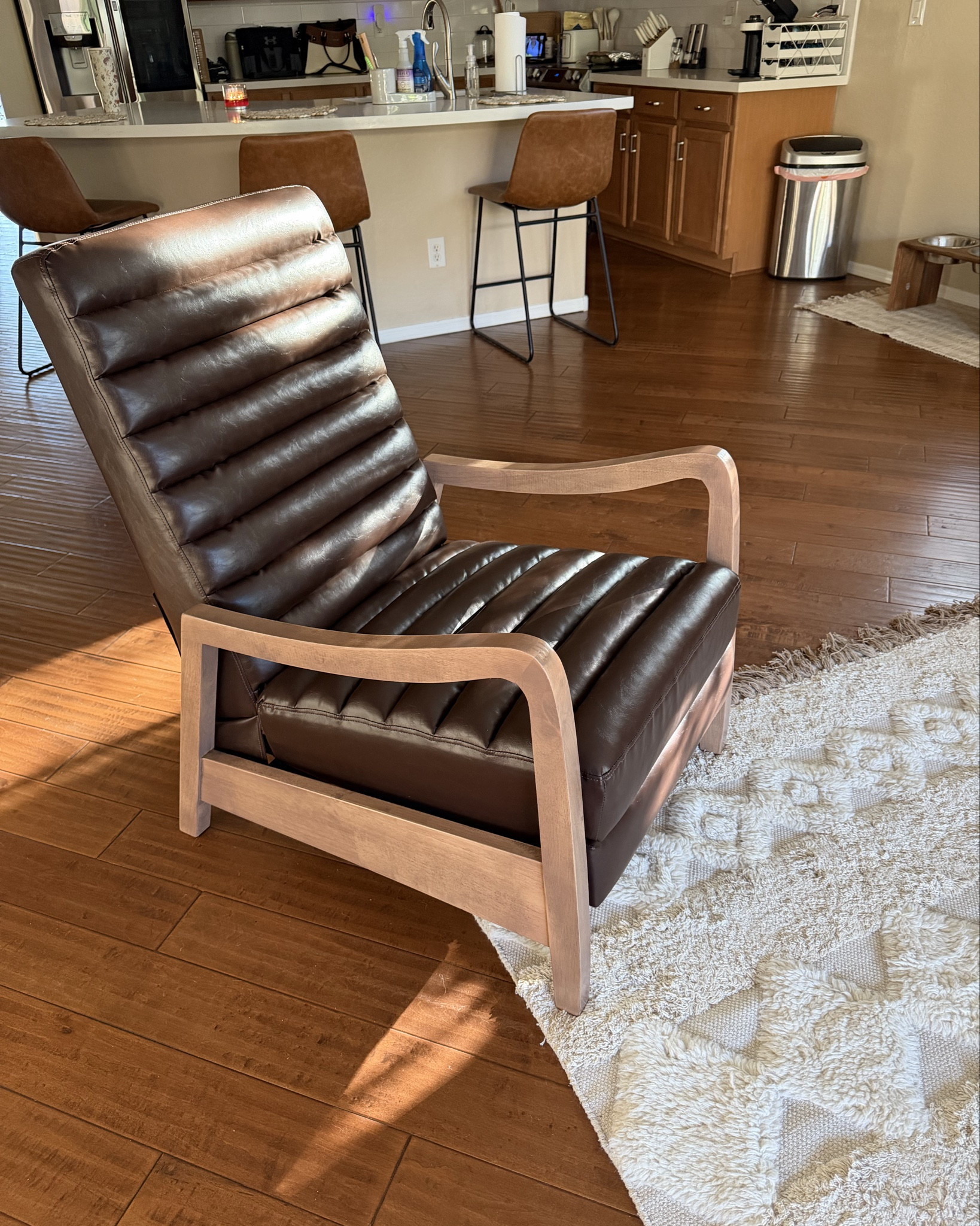 Mid-Century Modern Recliner 

Under $285 👌🏻

#LTKHome