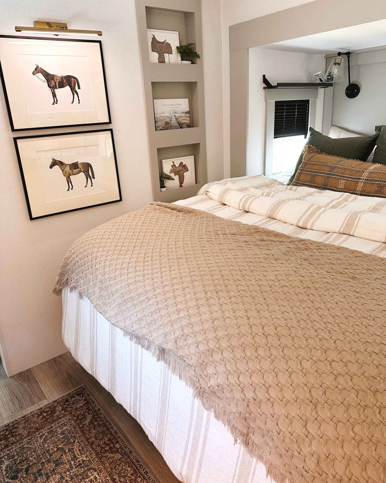 Linen white and tan duvet cover and Amazon rechargeable cordless picture light for artwork 🖼️ #amazon #art #picture #light #bedroom


#LTKHome