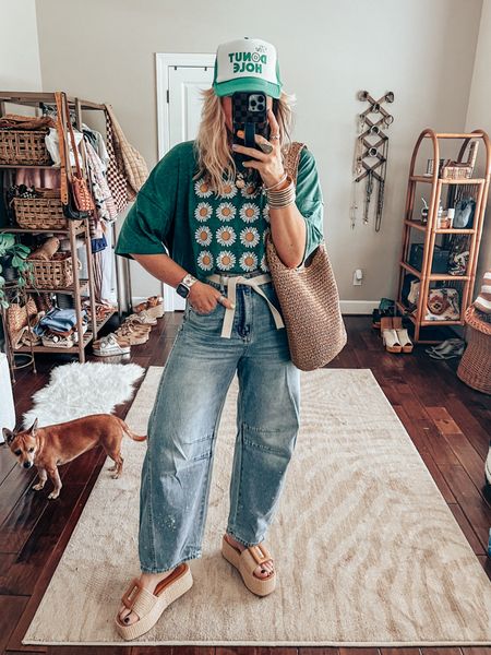 The cutest Amazon fit! Love the barrel jeans and those tee is adorable as well!! AND Let’s not forget these sandals! 😍
Summer outfit, barrel jeans, sandals 

#LTKStyleTip #LTKOver40 #LTKFindsUnder50