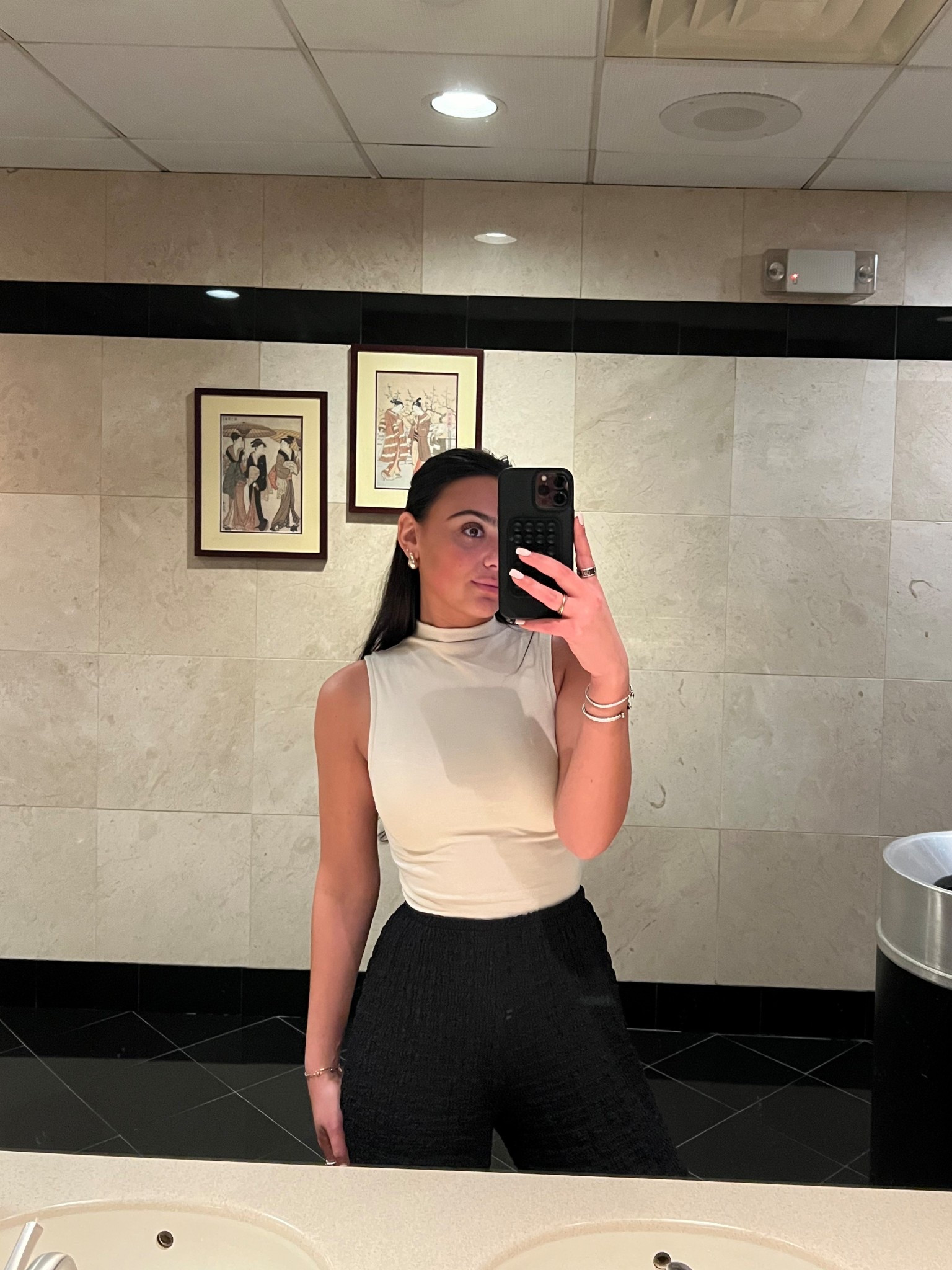 Outfit from Zara✨
Top: REF 3641/842
Pants: REF 5039/347