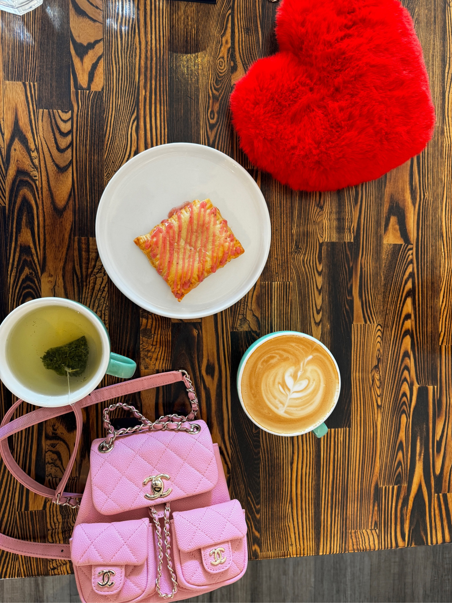 All the Valentine’s Vibes 💕❤️💕❤️💕💕❤️

#LTKFindsUnder50 #LTKSeasonal #LTKGiftGuide