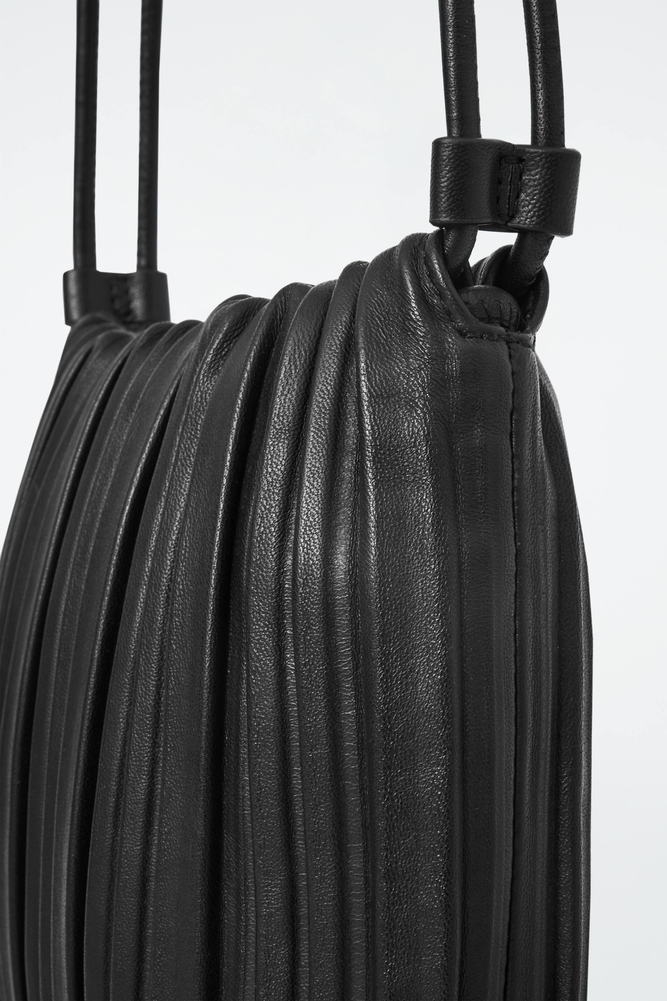 SCALLOP CROSSBODY - LEATHER | H&M (UK, MY, IN, SG, PH, TW, HK)