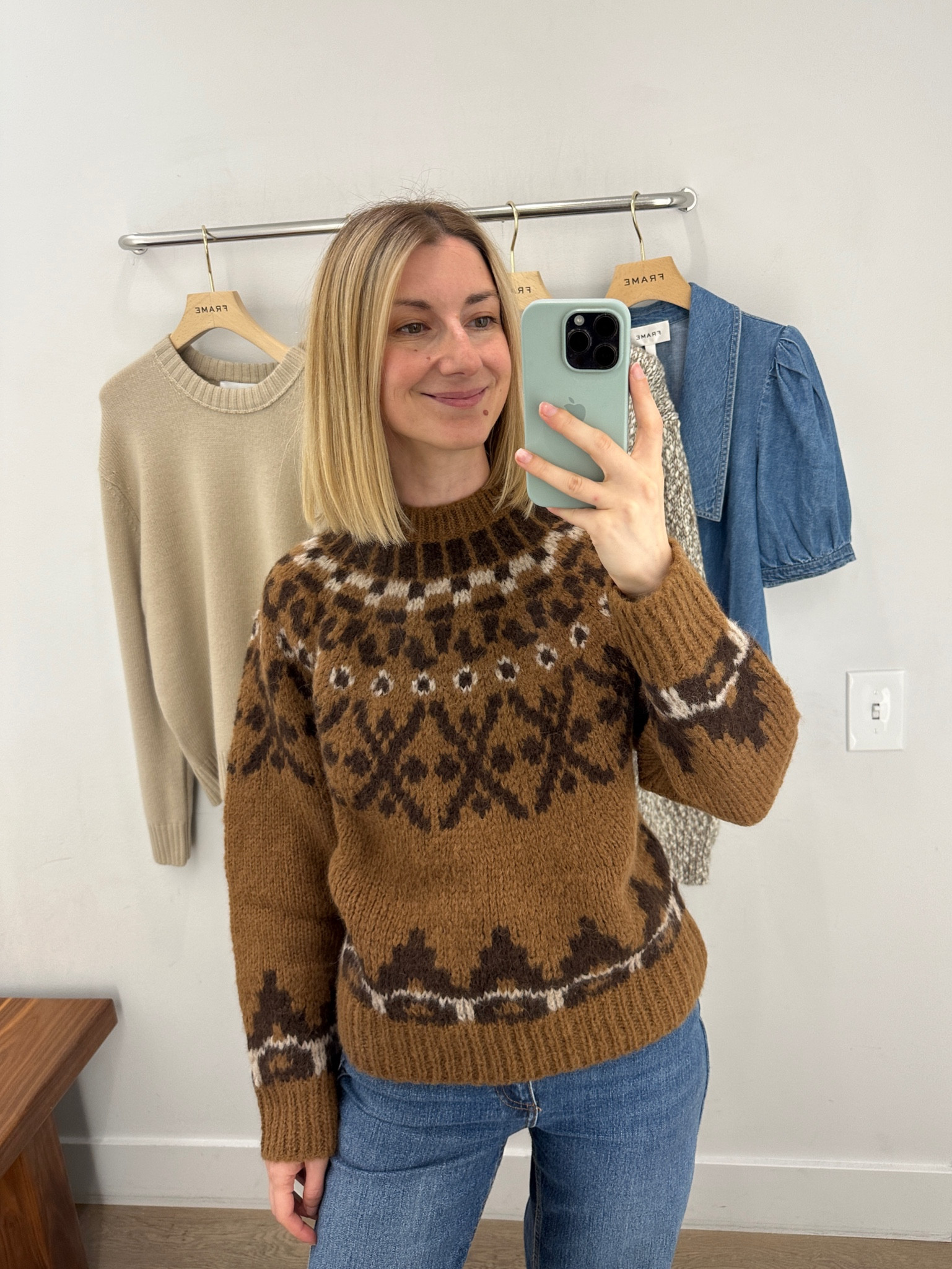 The most beautiful brown fair isle sweater 😍 A great staple for Fall and Winter 