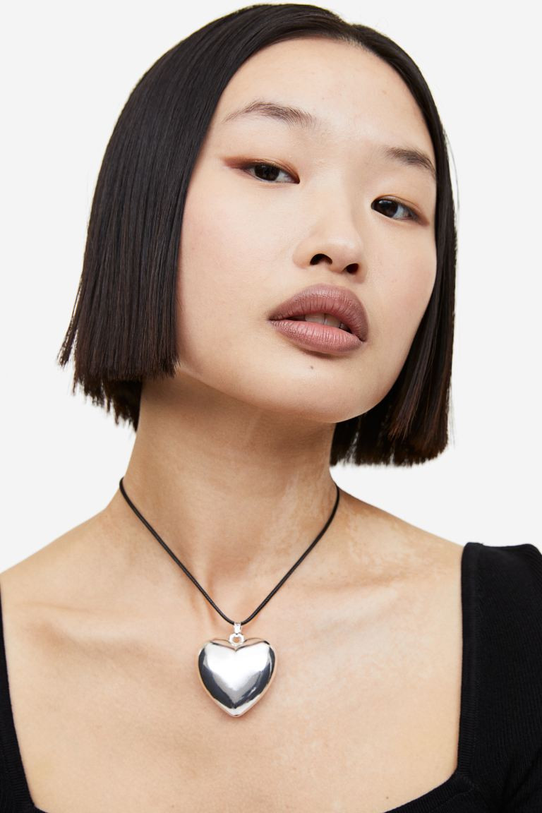 Short Pendant Necklace | H&M (US + CA)