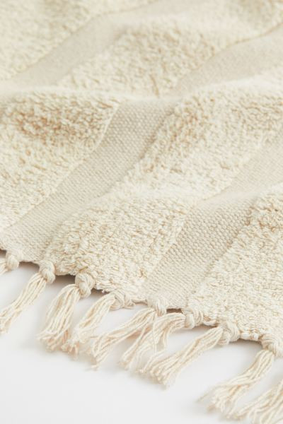 Large Tufted-motif Rug | H&M (US + CA)