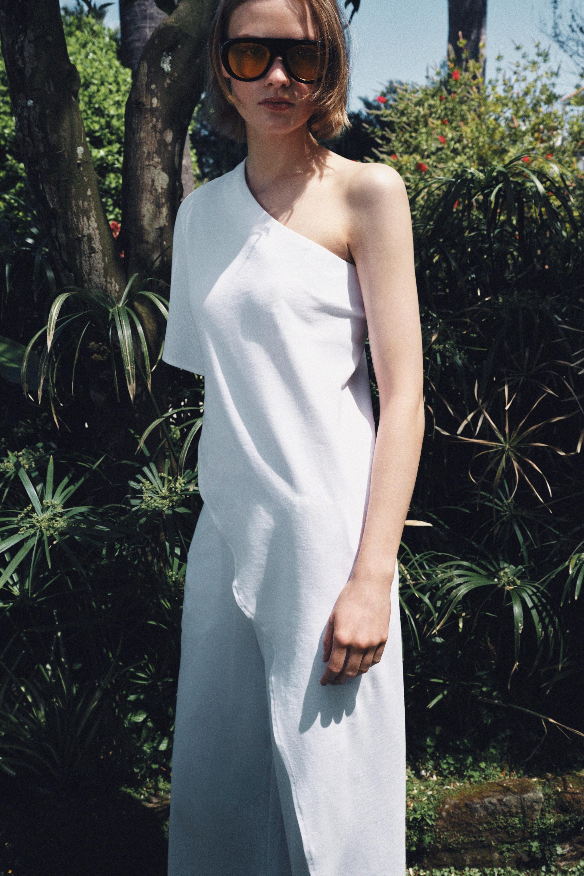 TOP LARGO ASIMMETRICO | Zara IT