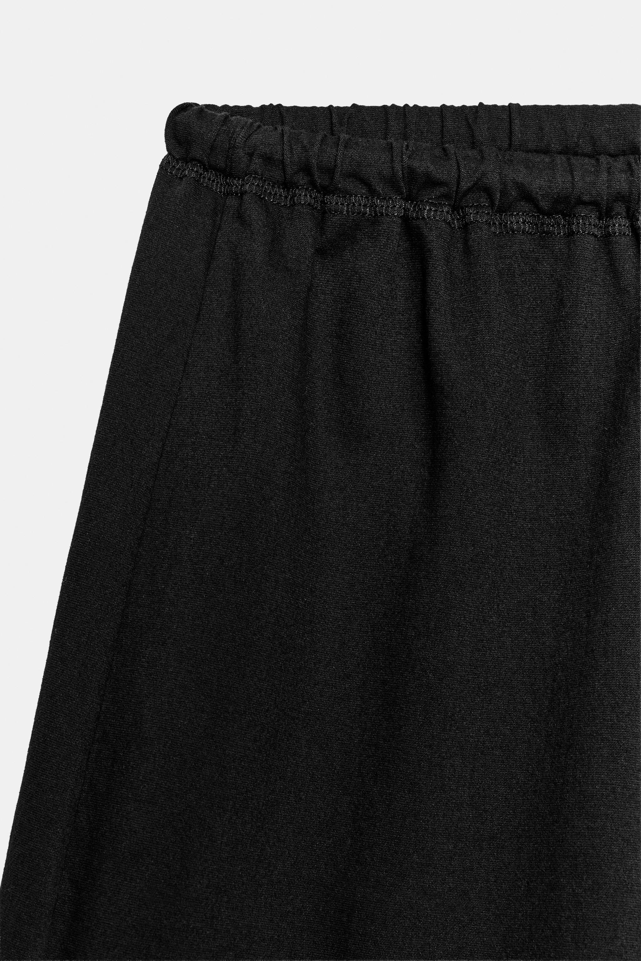 Model height: 181 cmBermuda shorts made from main cotton fabric. Featuring a mid-waist, an elasti... | Zara UK
