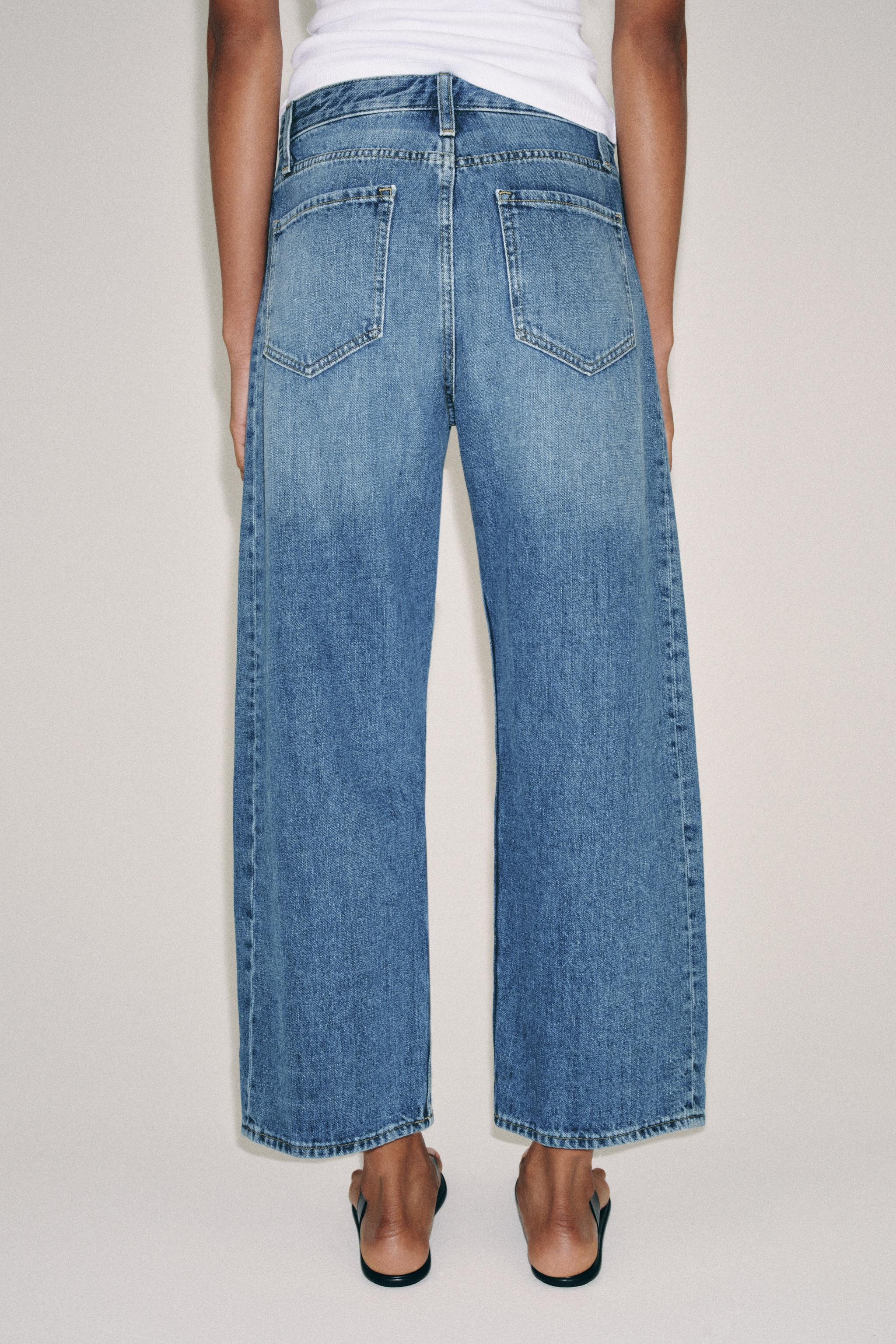 ZARA WOMAN COLLECTIONMid-rise jeans with belt loops at the waist. Five pockets. Washed effect. Fr... | Zara US