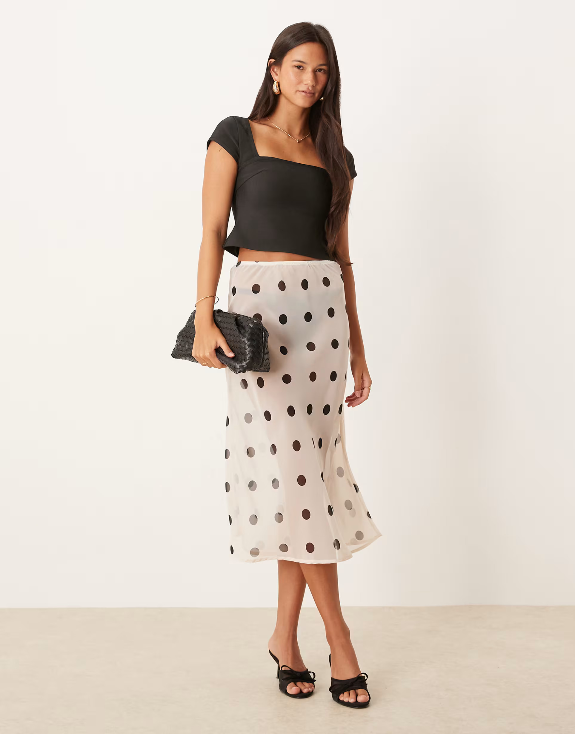 ASOS DESIGN - Gonna midi taglio sbieco in chiffon color crema a pois stile anni '90 | ASOS (Global)
