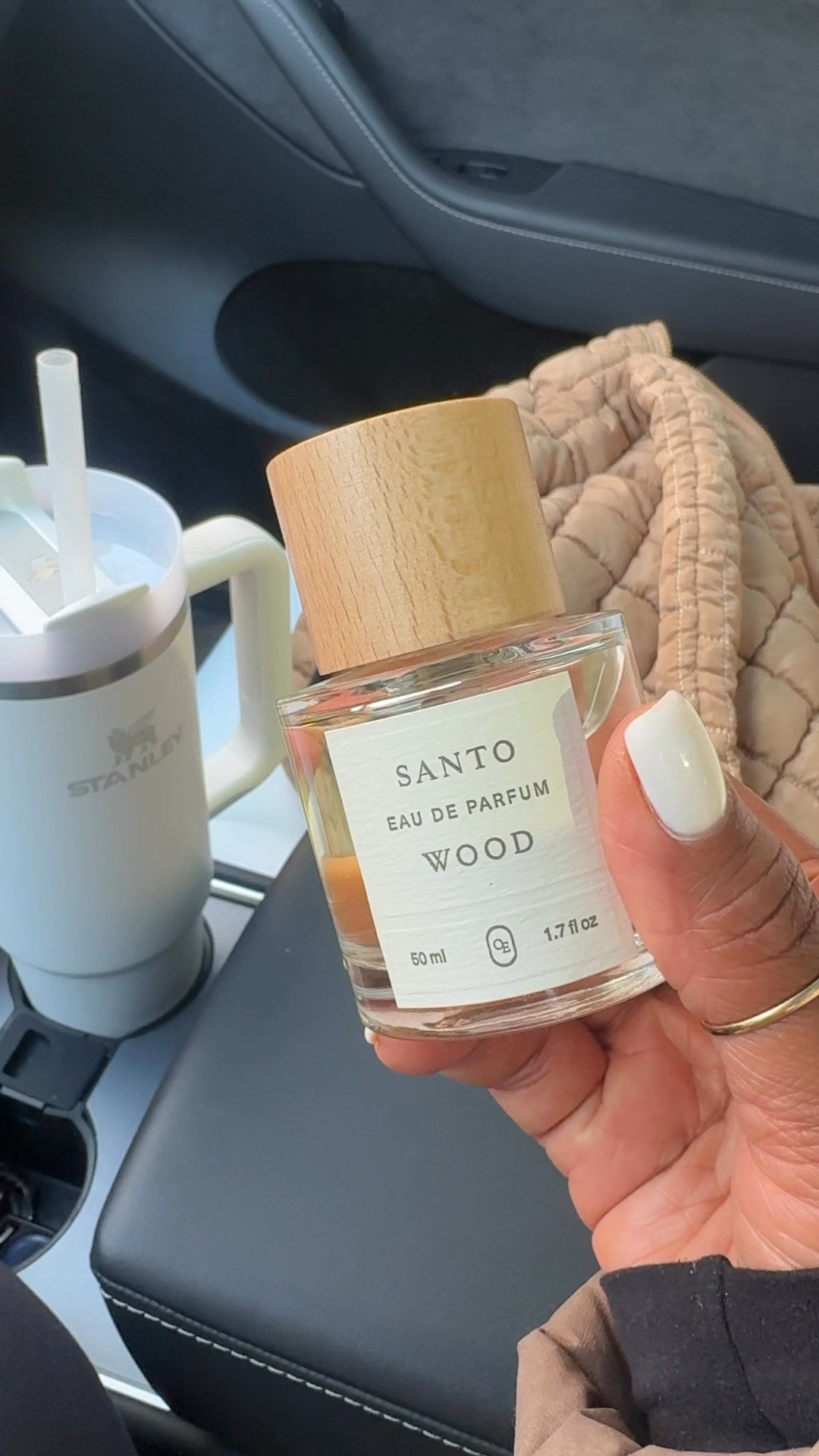 10/10! Ohhh it smells so good!

Deep and earthy! It’s very clean with musky woody notes 

Top notes:
Anise, eucalyptus, & Italian Bergamot

Mid notes: 
Palo Santo, ceylon black tea, and black musk 

Base notes:
Papyrus, white birch, and sandalwood


Non-toxic formulated without parabens,  silicone PEG’s artificial dyes,  BHT, BHA and sulfates 
