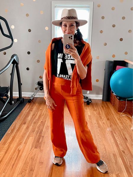 I don’t dress up for Halloween 🎃 but I do love orange 🍊 😜 

The pants and sweater are so comfy and warm. You can be running errands looking very chic or work out outside and get the extra warm needed in the fall.

They run pretty big, I am wearing XXS on the pants and a XS on the sweater as I wanted an oversized look.

#LTKstyletip #LTKSeasonal #LTKfit