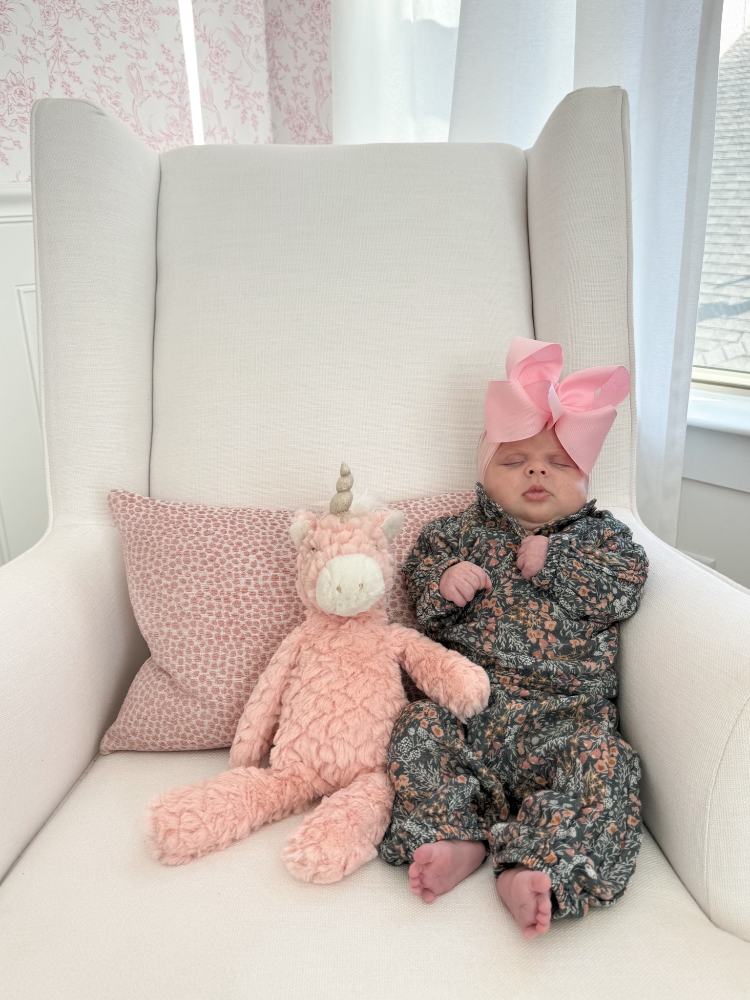 Baby girl outfit ideas, Loulou and co, baby girl nursery, unicorn, baby bows, Amazon baby finds, pottery barn baby, Etsy baby 

#LTKBump #LTKBaby #LTKSaleAlert