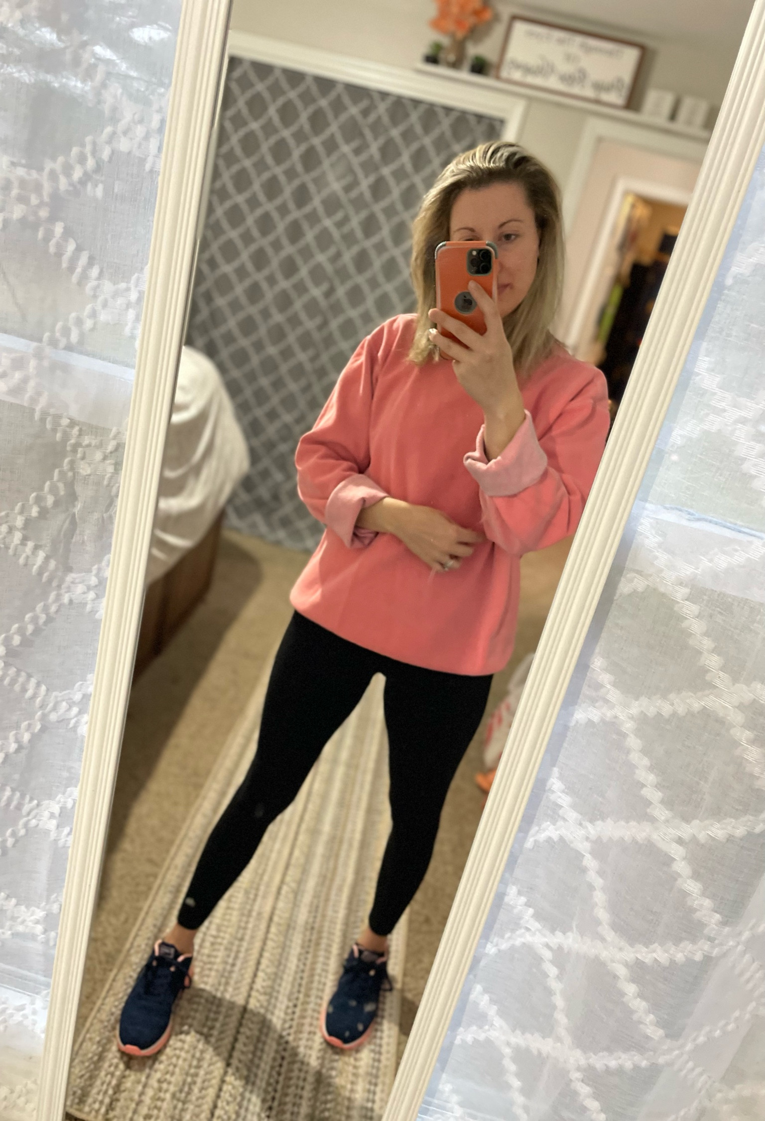 Mama cozy fit 🫶🏼
(Sweatshirt is similar) 