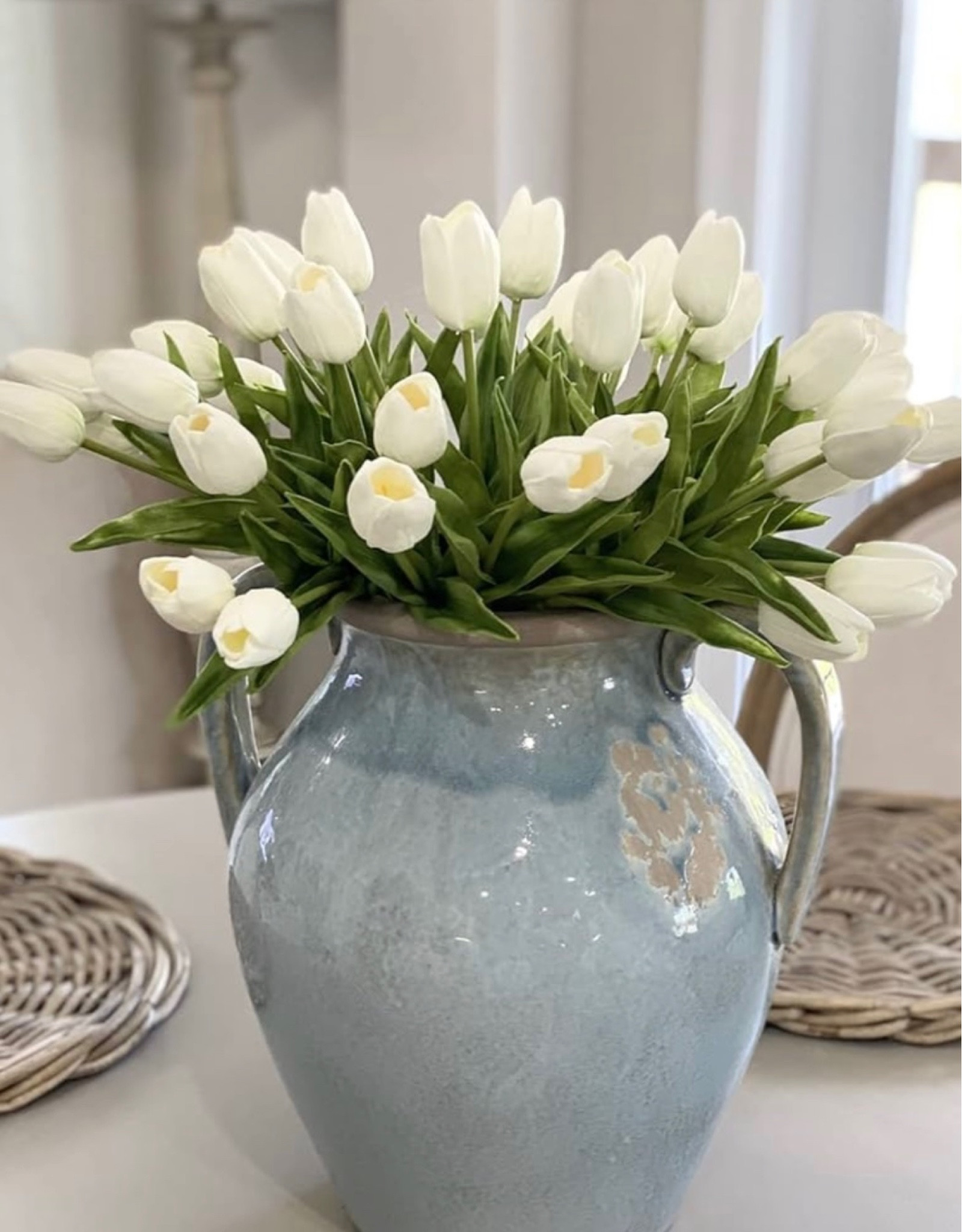 Perfect touch of spring decor.  Subtle touch of spring.
Tulips 🌷 