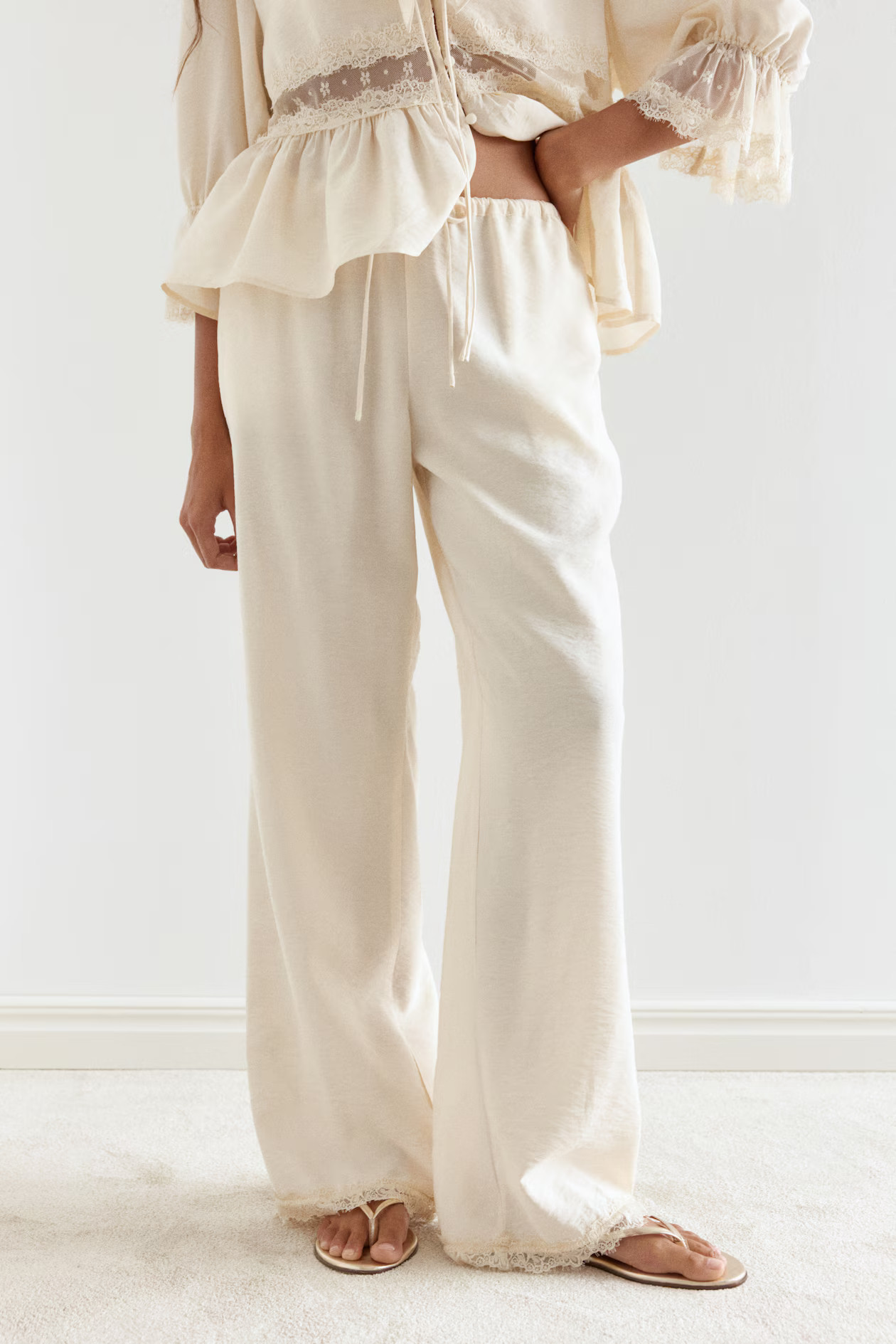 Lace-trimmed drawstring trousers | H&M (UK, MY, IN, SG, PH, TW, HK)