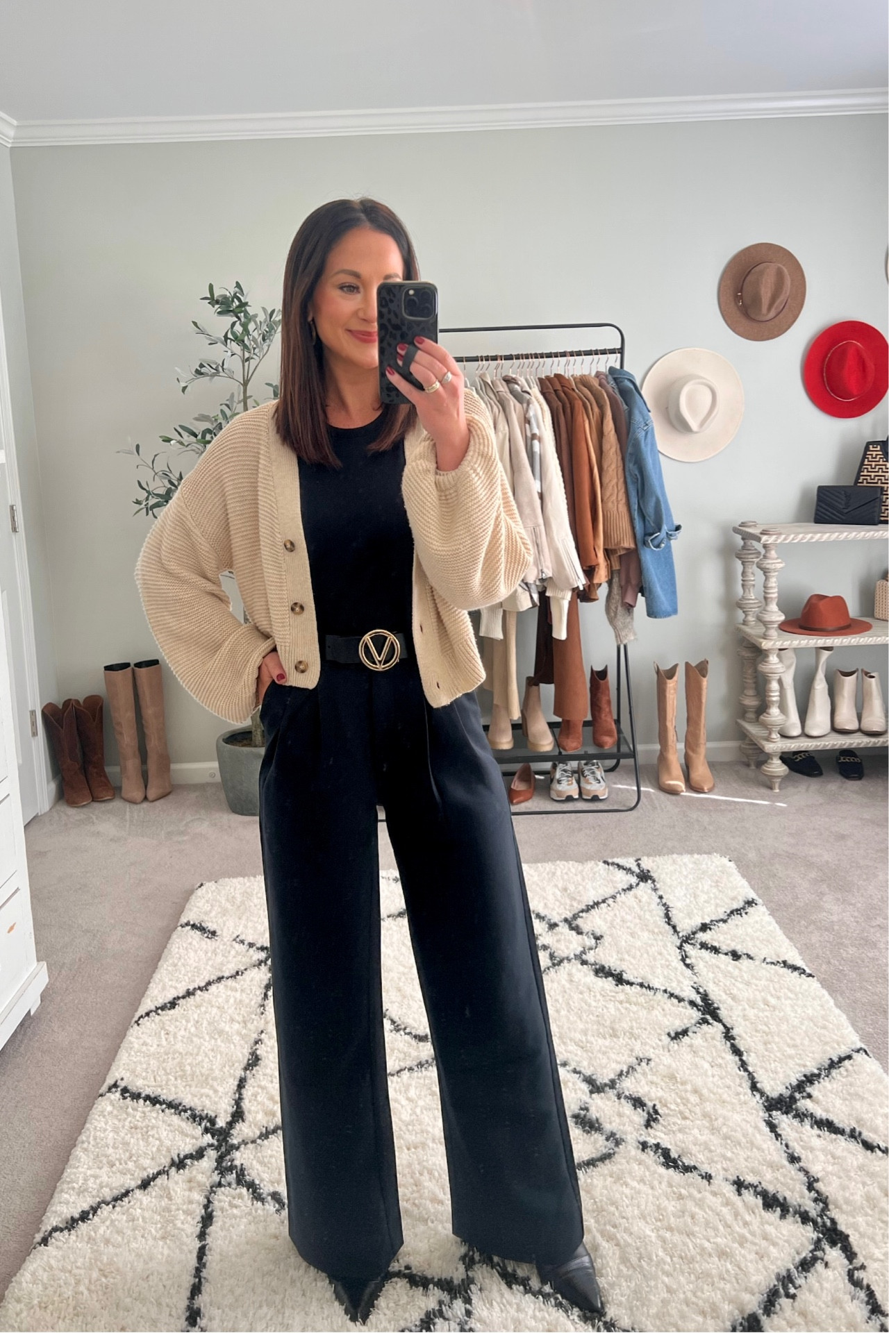 Abercrombie & Fitch Sloane Pants Review: How to Style Sloane Trousers - The  Travelin' Gal