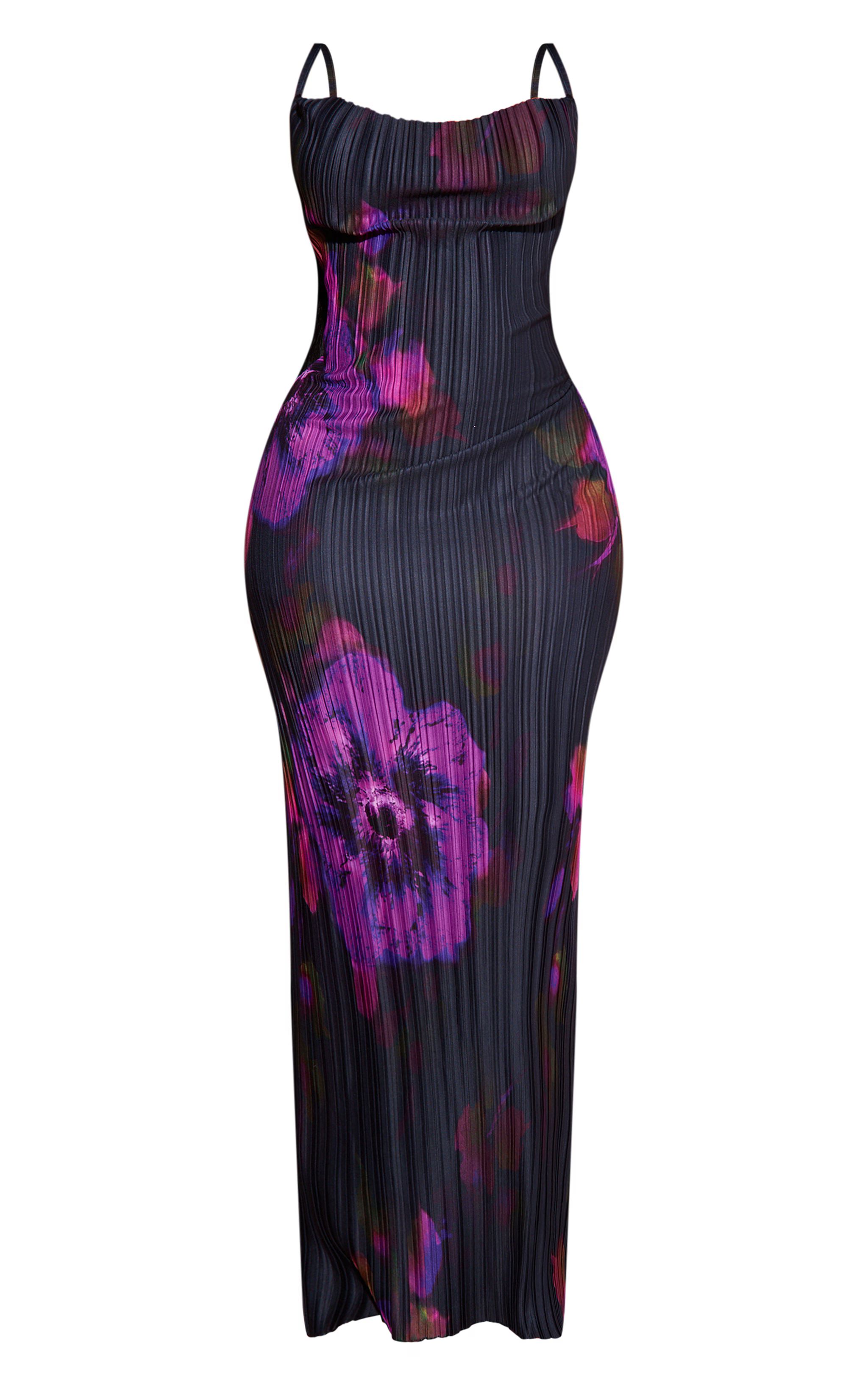Plus Black Floral Plisse Strappy Maxi Dress | PrettyLittleThing US