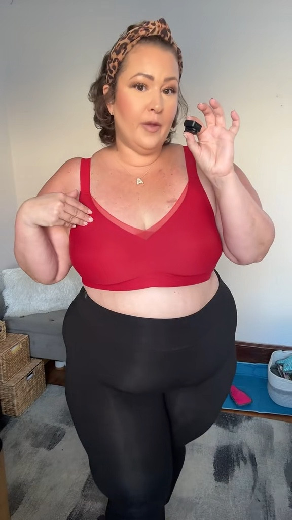 This red jelly bra is soo nice! I hope you see this before the red sells out in your size! Wireless, seamless, full coverage bra. Gives a nice lift & supports. So comfortable ✨ #bra #bras #wirelessbra #seamlessbra #redbra