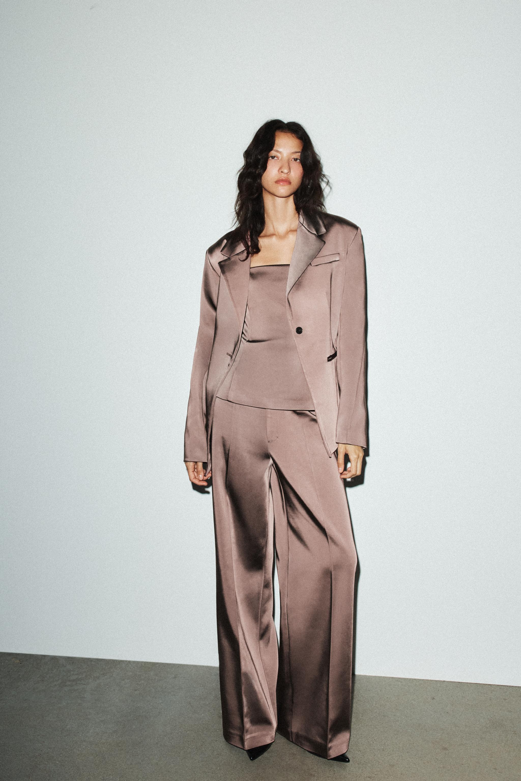 PANTALÓN SATINADO TIRO ALTO | Zara US