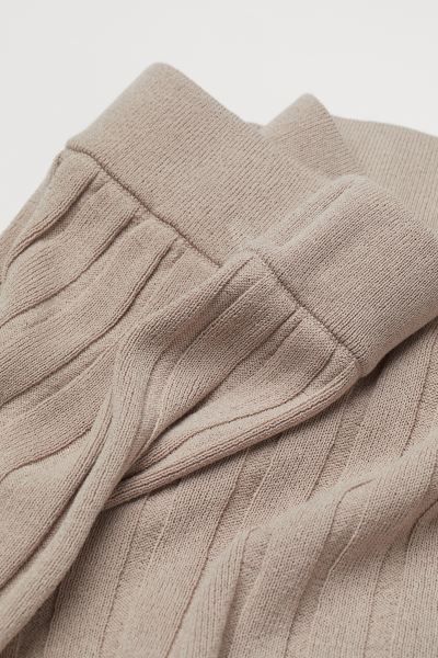 Conscious choice  Short shorts in fine, rib-knit fabric. High waist and covered, elasticized wais... | H&M (US + CA)