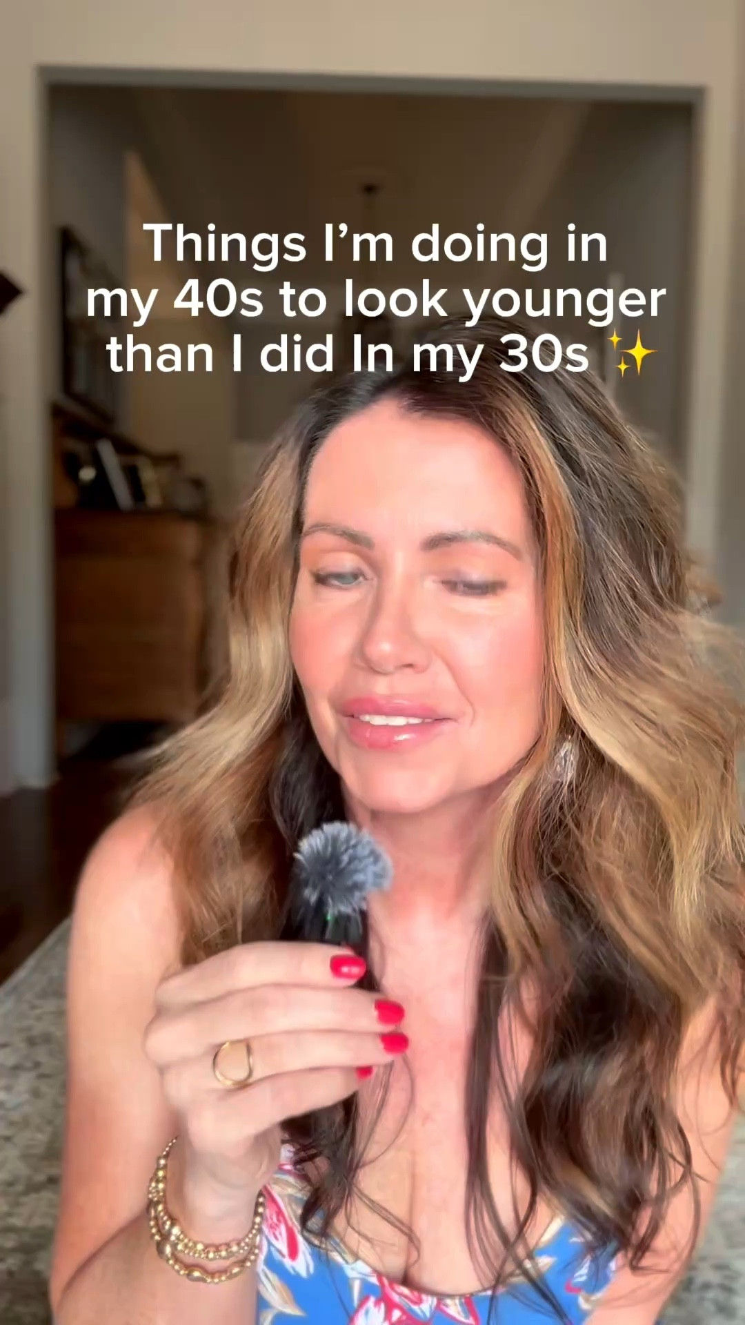 Welcome back ✨
Products I’m currently loving! @joicopro color safe shampoo and conditioner @kenraprofessional blow dry spray and hairspray @pantene hair mask @thepomiferaofficial texture spray #hair #glowup #40 #over40 #hairproducts