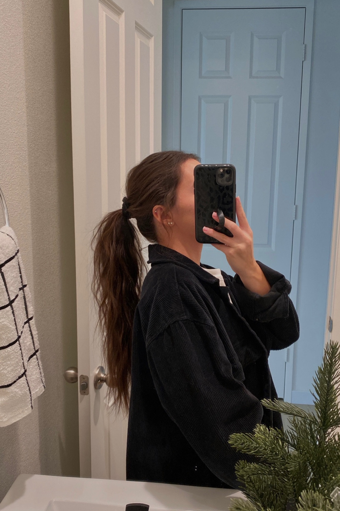 Think I also need the light brown 🤎Mens sizing- Wearing a M but could have gone with a S!

#LTKGiftGuide #LTKSeasonal #LTKHoliday