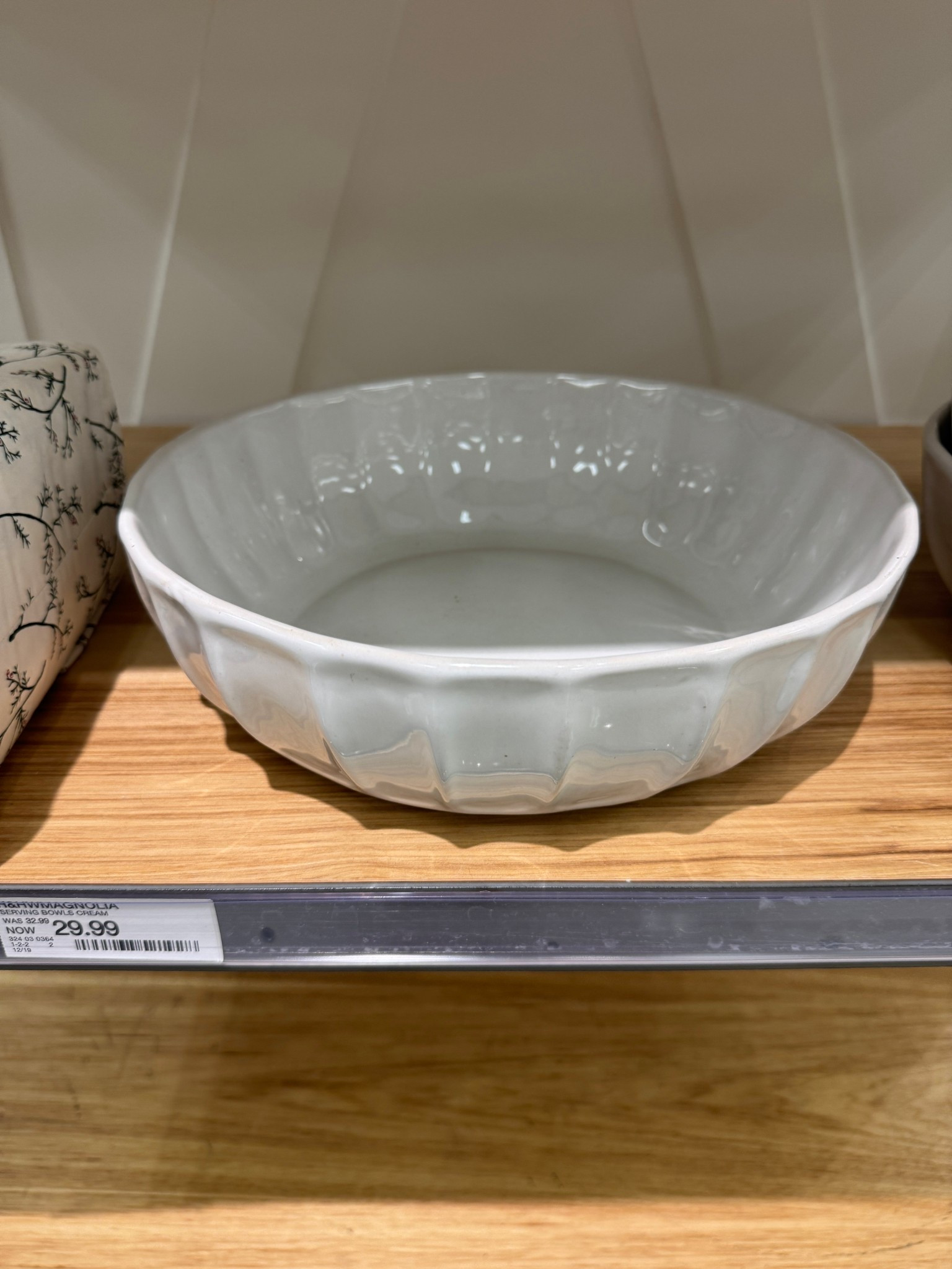 This affordable scalloped neutral serving bowl is large and looks like something from Crate & Barrel. Perfect for salads and family style sides indoors and out. 

#LTKHome #LTKFindsUnder50