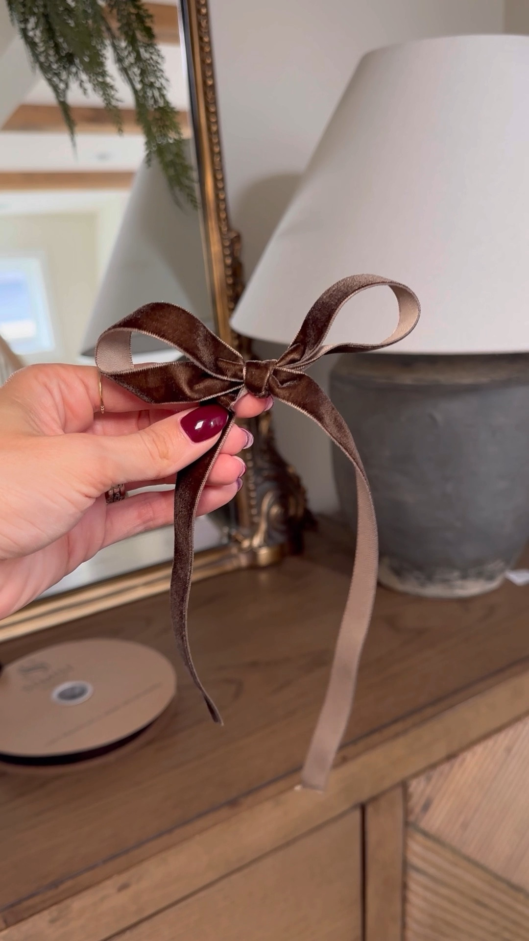 DIY velvet bow ornaments for your tree!


#LTKstyletip #LTKHoliday #LTKSeasonal