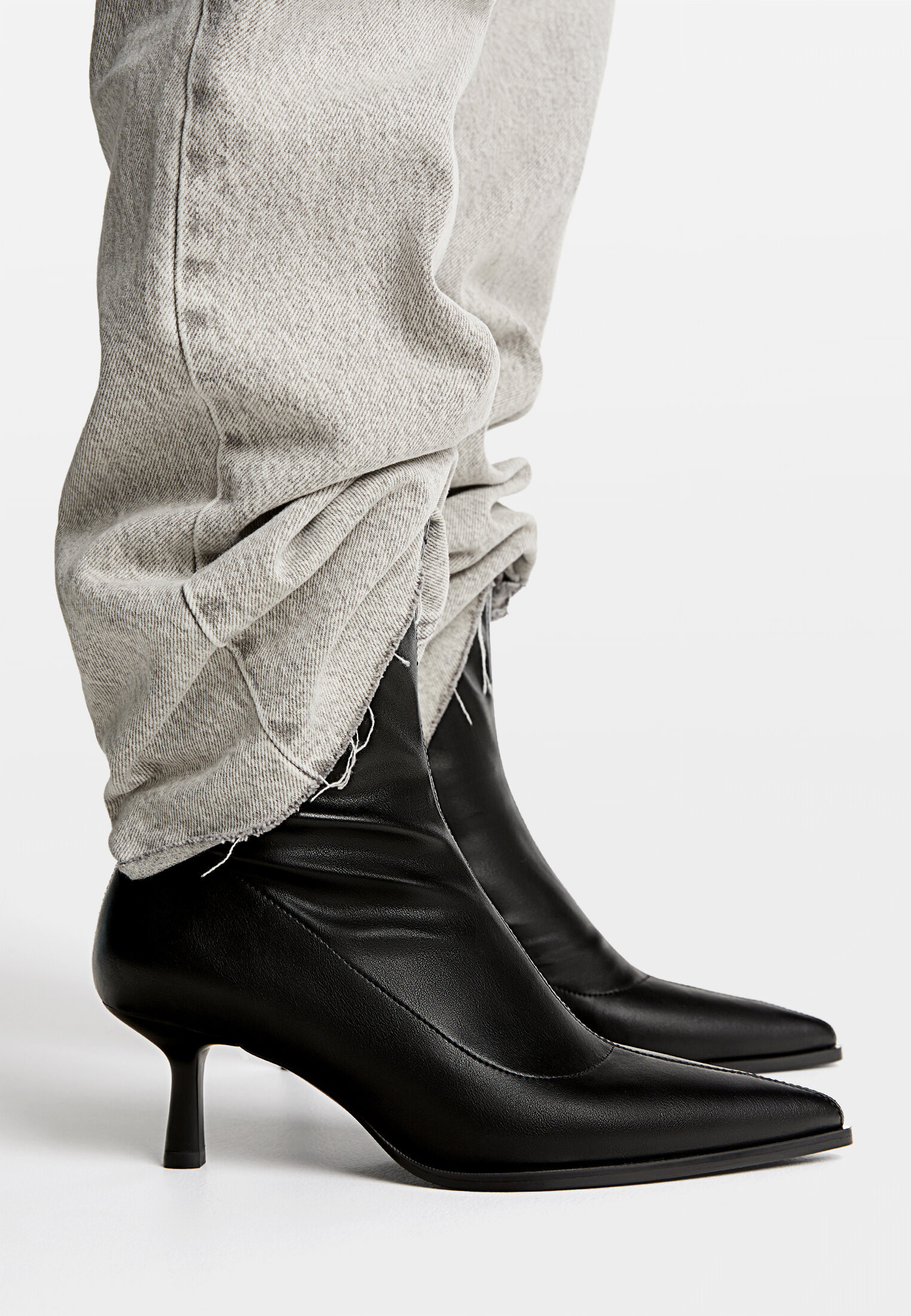 Stiletto heel boots with stretch legs | Stradivarius (UK)
