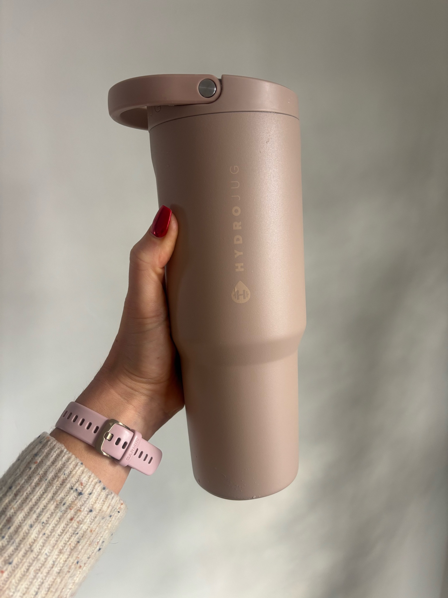 New favorite water bottle from Hydrojug! 32oz. Fits in your car cup holder and doesn’t leak!! 

#LTKGiftGuide #LTKActive #LTKFindsUnder100