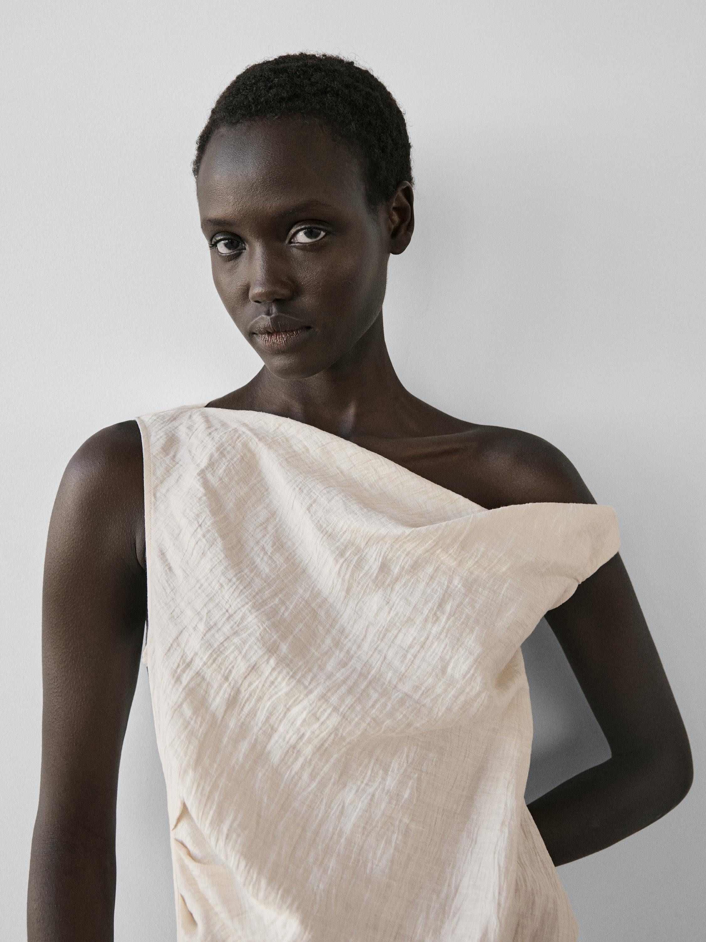 Asymmetrisches Top mit Knotendetail | Massimo Dutti DE