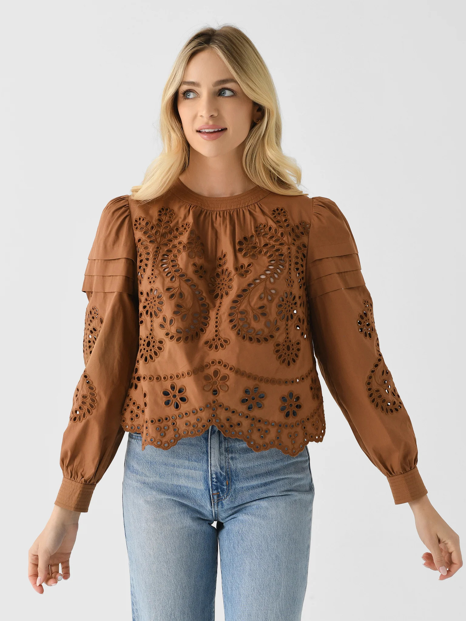 HUNTER BELL
                      
                     Women's Jennifer Top | Saint Bernard